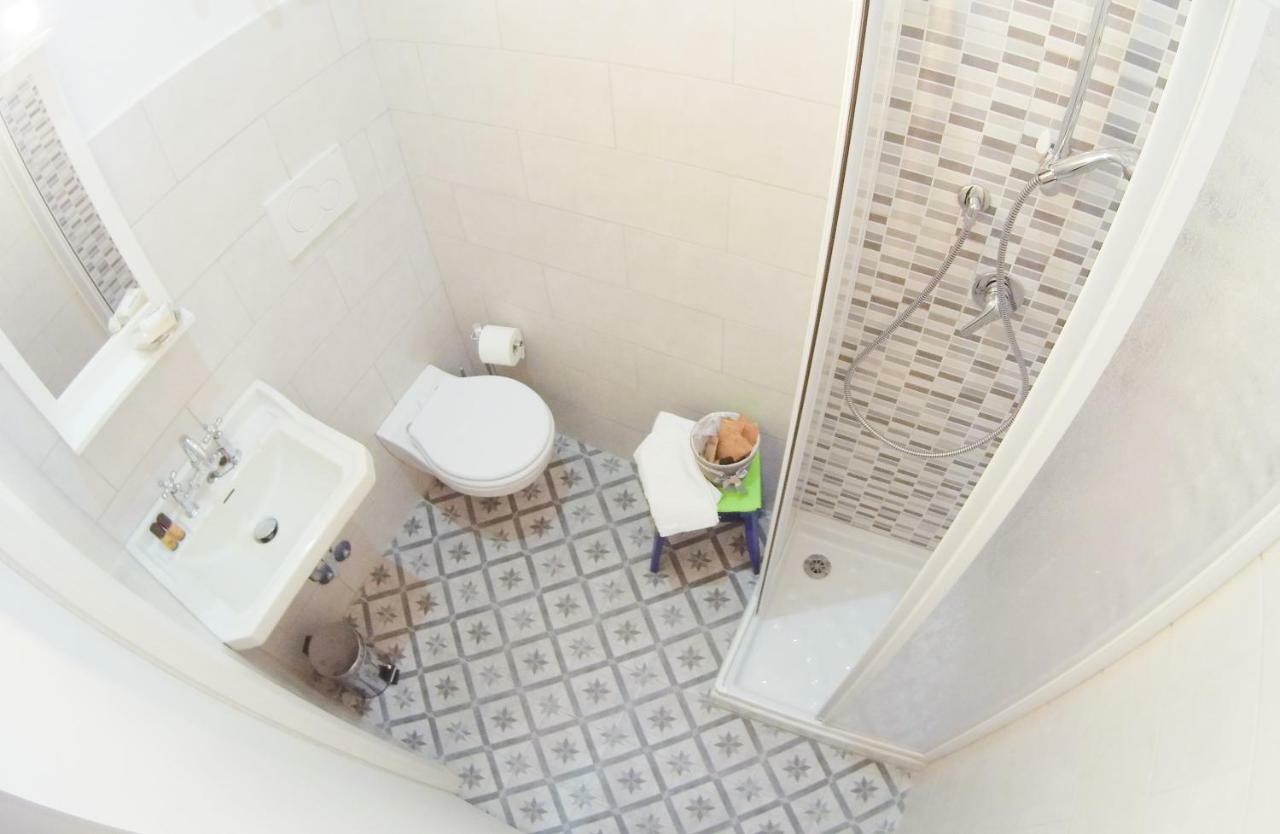 Camera Singola con Bagno Privato Esterno